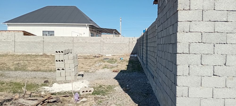 5 соттық жер  қоршалган