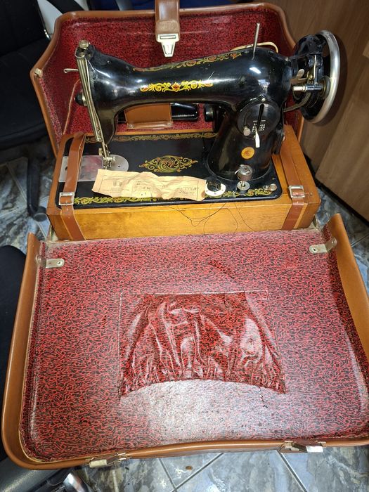 Masina de cusut veche 1978 ruseasca electrica
