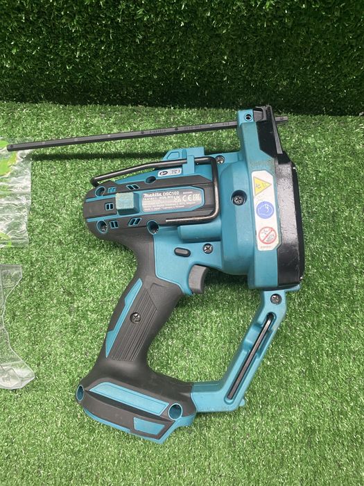 Безчеткова машина за рязане на шпилки Makita DSC 102