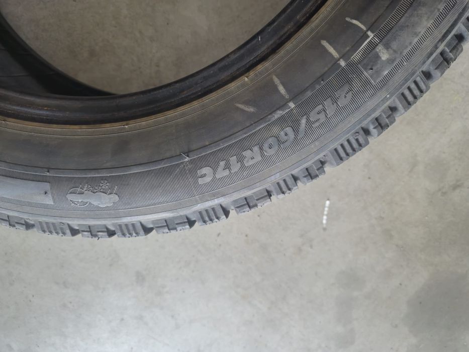 4 anvelope iarna Michelin 215 60 17 C stare buna