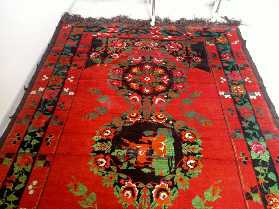 Қазақы нақыштағы кілем сатылады