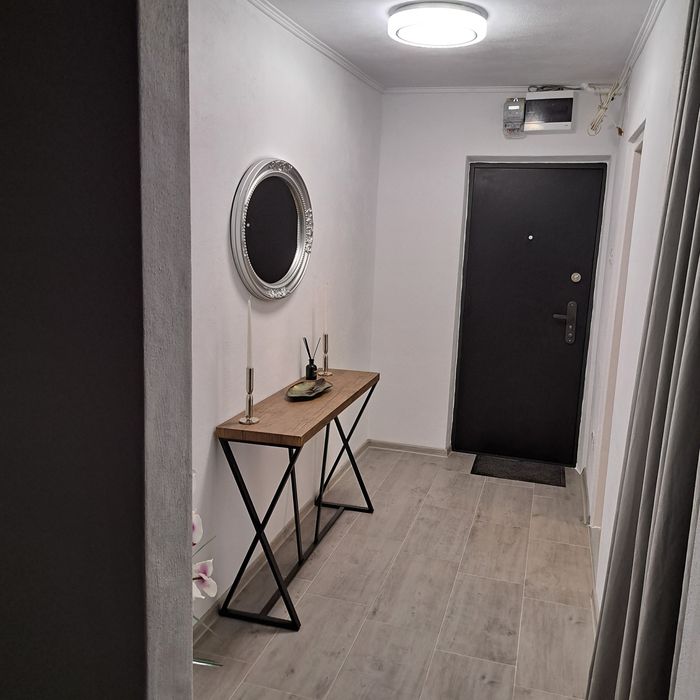 Vând apartament 2 camere romanilor