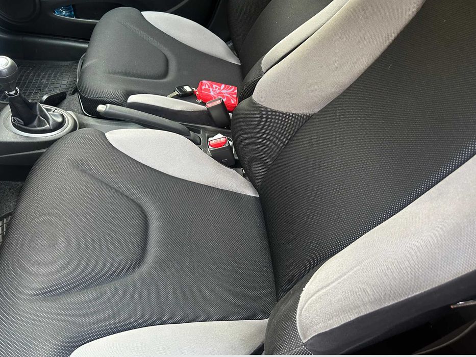 Продавам Хонда модел- джаз SI -поръчкова -спортно заводско изпълнение