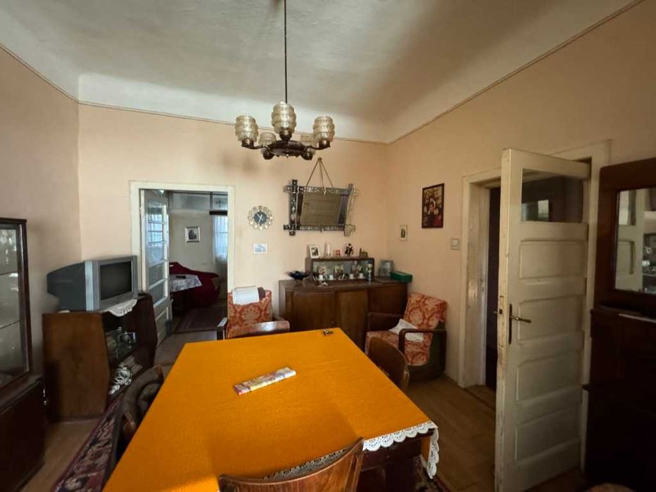 Casa din caramida cu gradina, pivnita si garaj | zona Garii, Braila