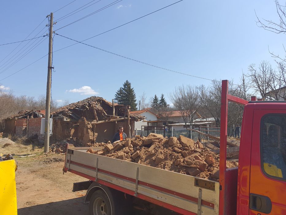 Събаряне на сгради София.Къщи,гаражи,почистване,извозване на отпадъци.