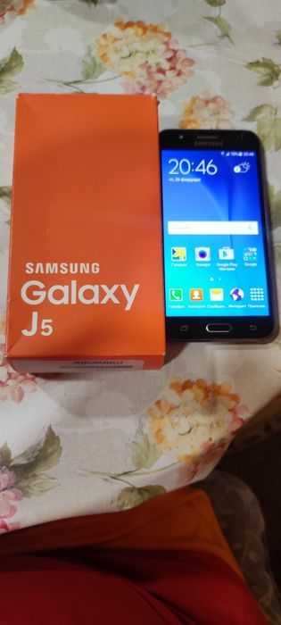 Продавам смартфон Samsung j5 2015