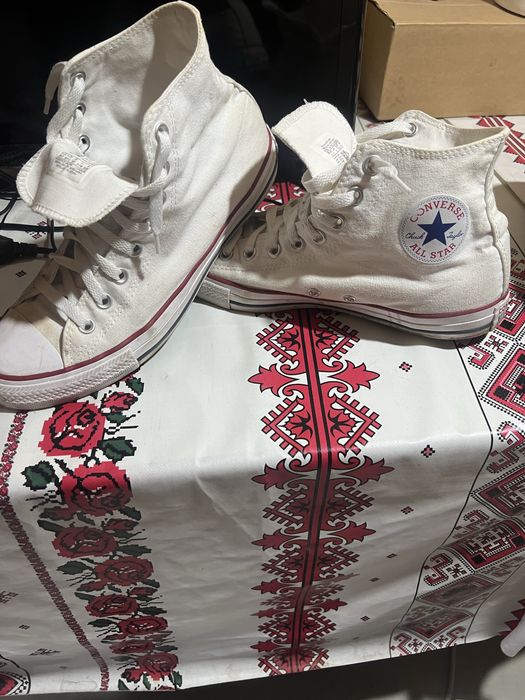 Vand 3 perechi Converse