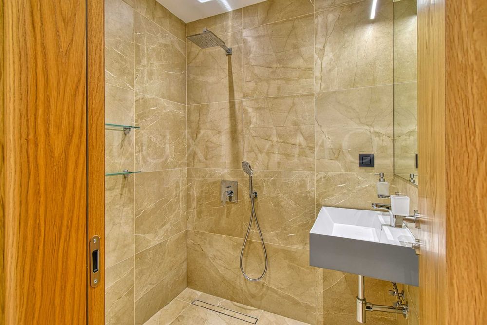 Продава се Къща в с. Кладница, Област Перник - 200 кв.м за 2000 €/кв.м - Снимка #16