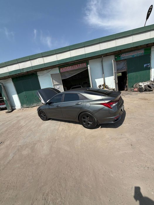 Hyundai Elantra 2022 fulldan bitta oldingi pozitsiya 16.800 y.e narx