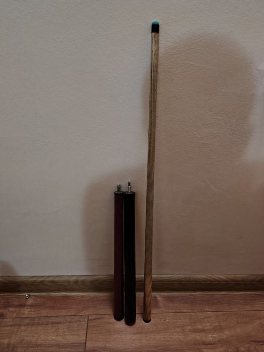 Продавам комплект щеки за билярд- джъмп, основна щека и калъф