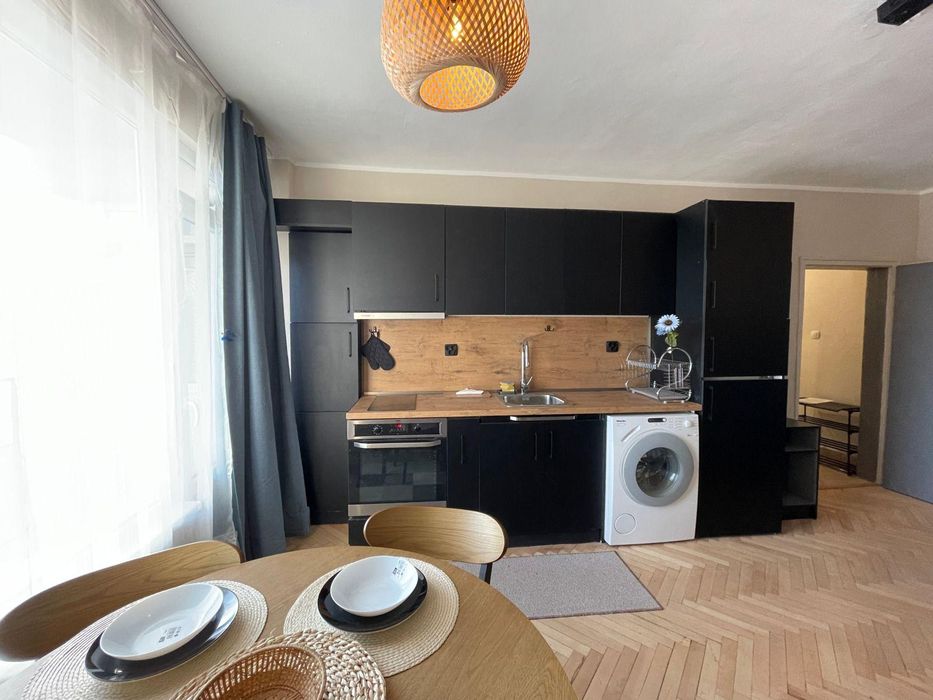 Дава се под наем Тристаен апартамент в Пловдив, Младежки Хълм - 80 кв.м за 488.58 € - Снимка #1