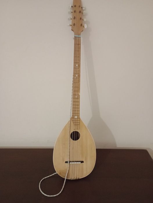 Продавам Тамбура