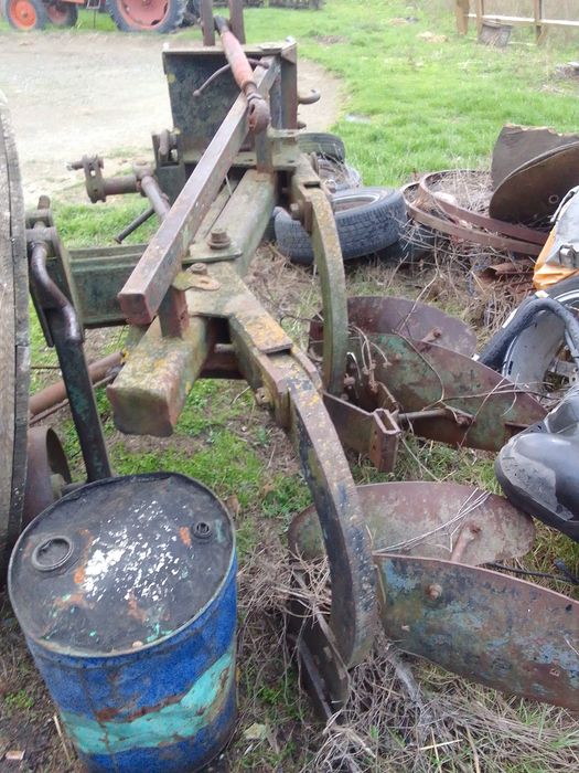 Tractor U650 +remorca, plug și disc