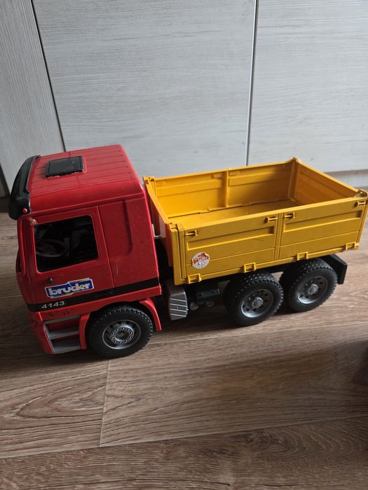 Техника Bruder и Liebherr