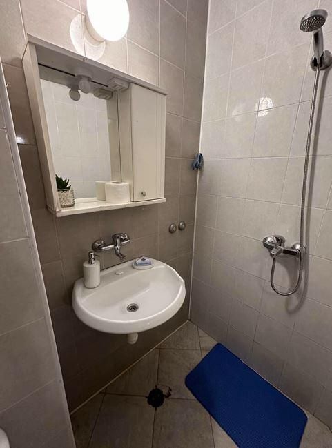 Дава се под наем Двустаен апартамент в Бургас, Славейков - 45 кв.м за 306 € - Снимка #4