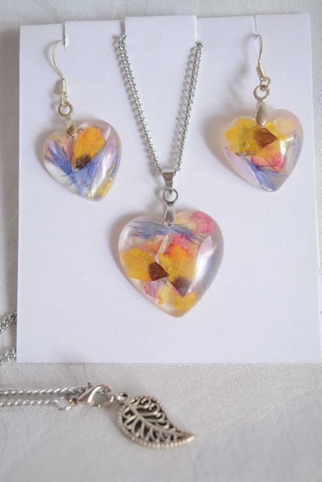 Бижута от смола и цветя