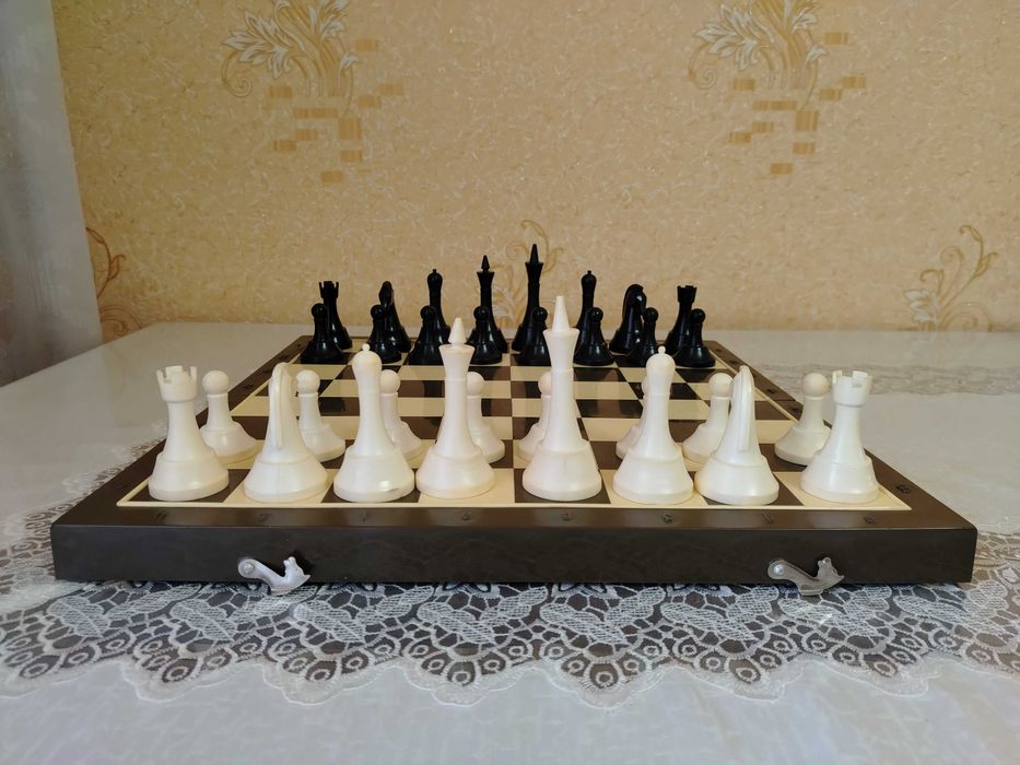 Продам шахматы СССР "Киевпластмасс" 70-х годов. 40 х 40 см.
