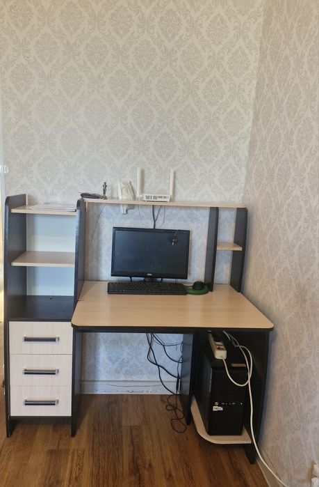 Продам компьютерный стол