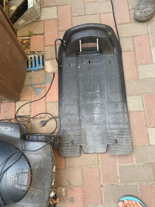 Robot tuns iarba roborow mc 500 defect