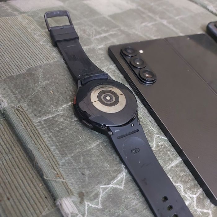 Обменяю 2 флагмана с часами на Iphone