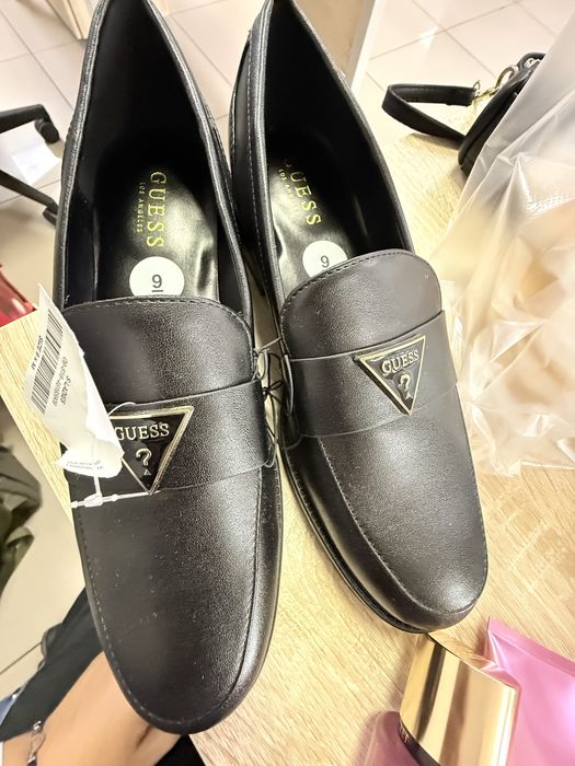 Новые лоферы Guess.