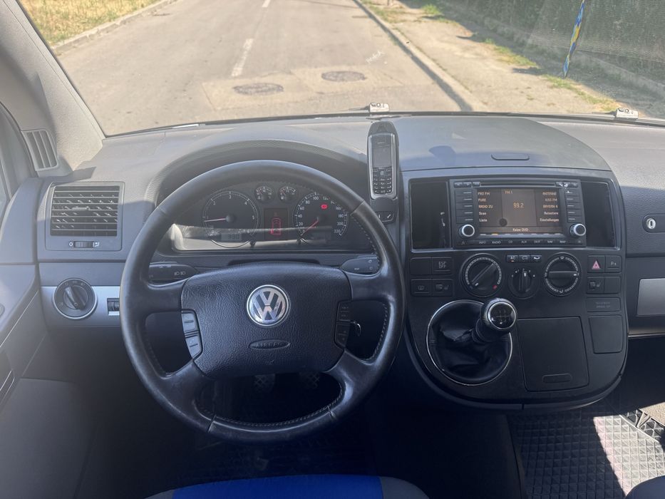 Vw T5 multivan cu 7 locuri, clima, 2 usi culisante, se face pat