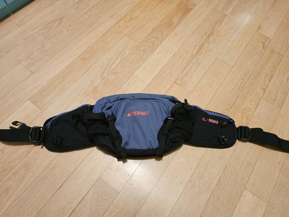 Чисто нов колан за бягане adidas terrex