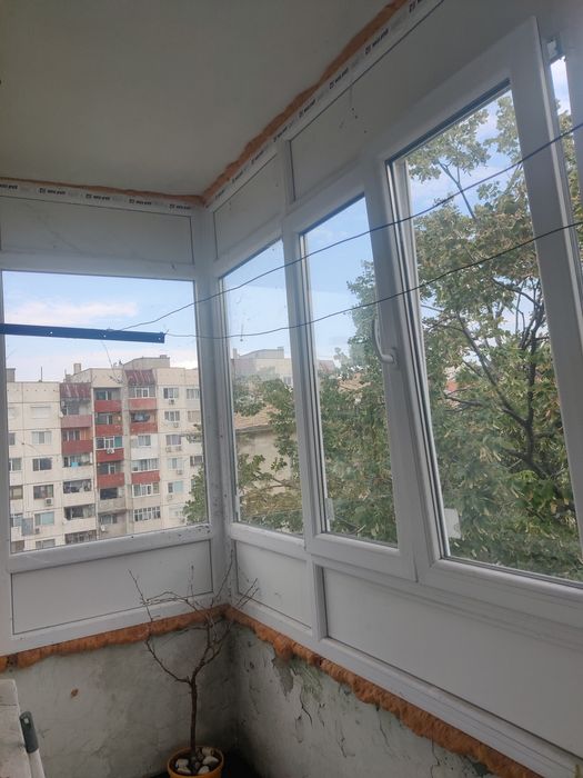 Продавам кооперация  4+1 с гараж, таванска стая и дворно място .Спешно