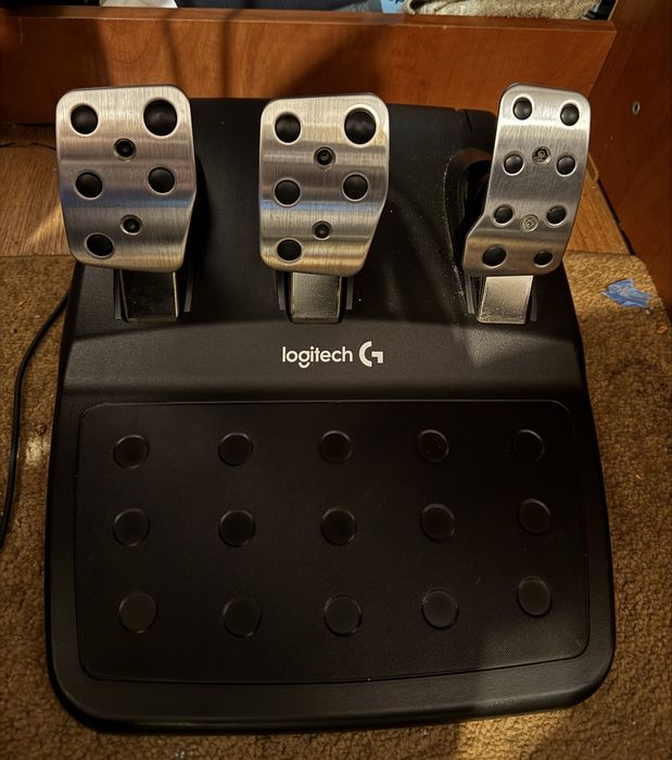 Игровой руль Logitech G29