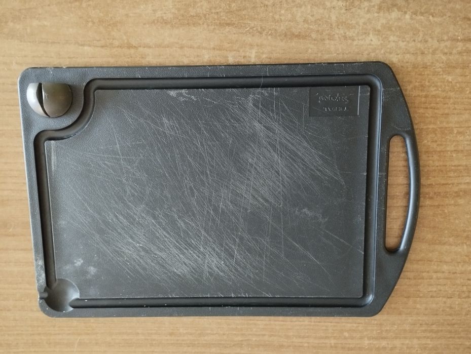 Дъска за рязане с вградено точило за ножове