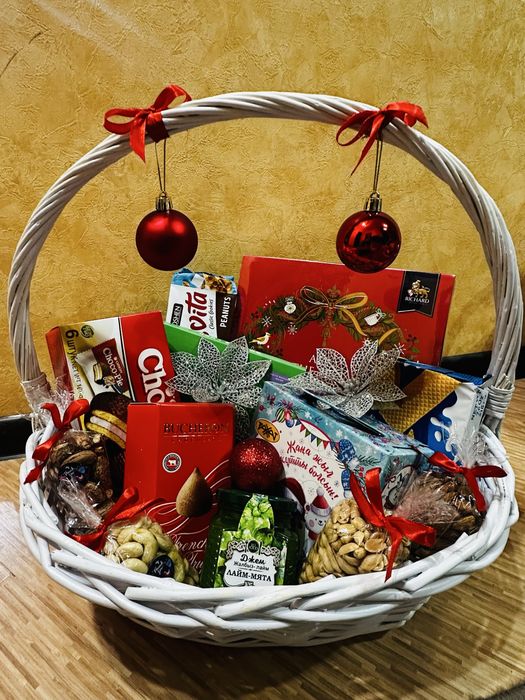 Корзина со сладостями