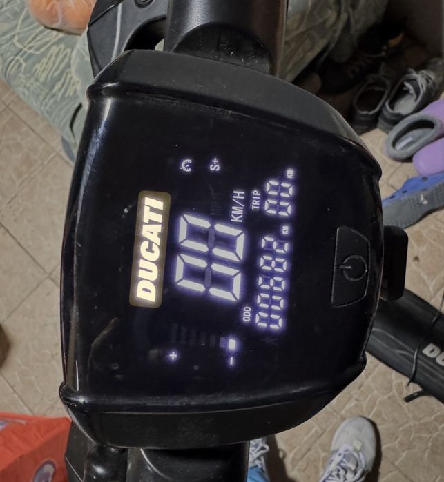 Trotineta electrica Ducati Pro-III R AS, Motor 500W, autonomie 40km, viteza 25 Km/h, roti 10", Negru