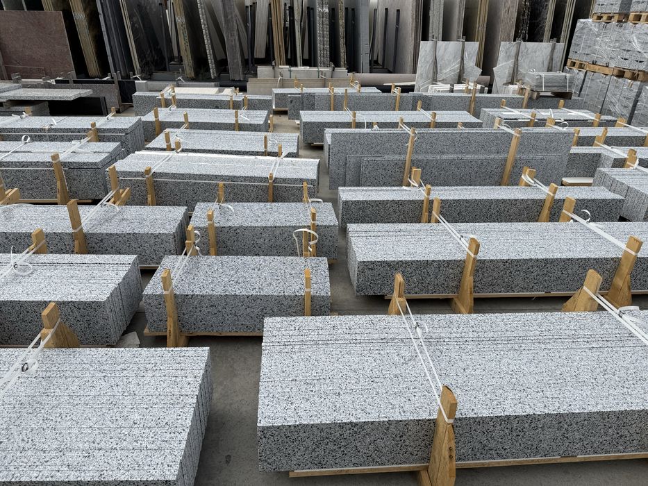 Materiale constructii granit marmura travertin scari trepte montaj