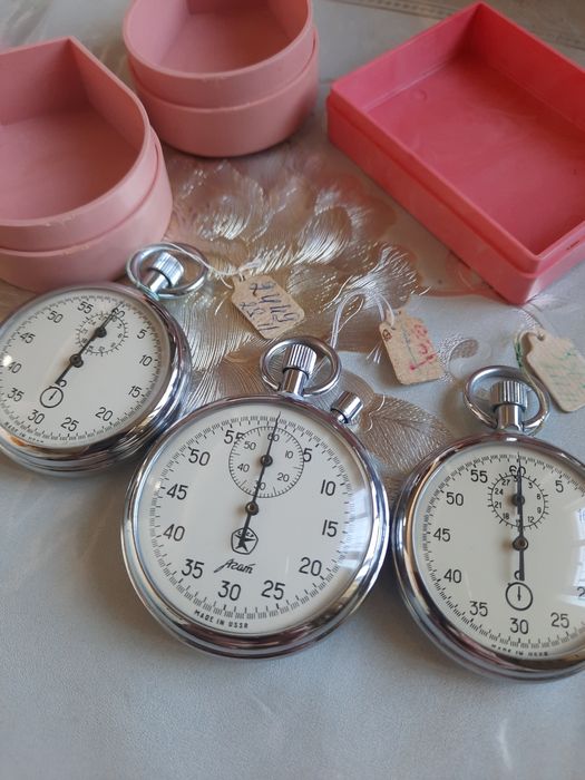 Секундомеры в коробках