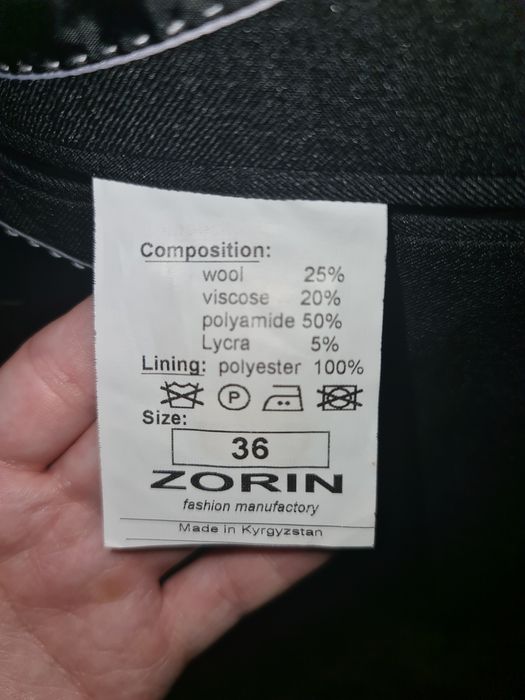 Продам школьный костюм