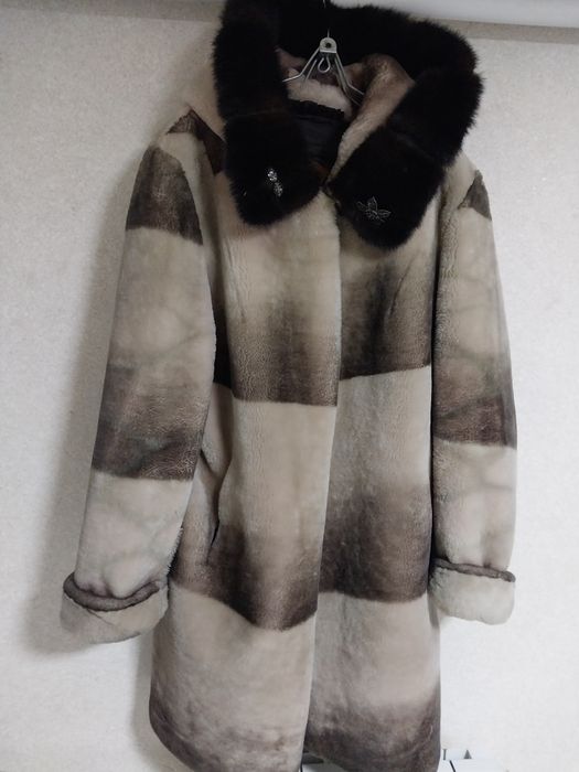 Продам шубу из меха нутрии.