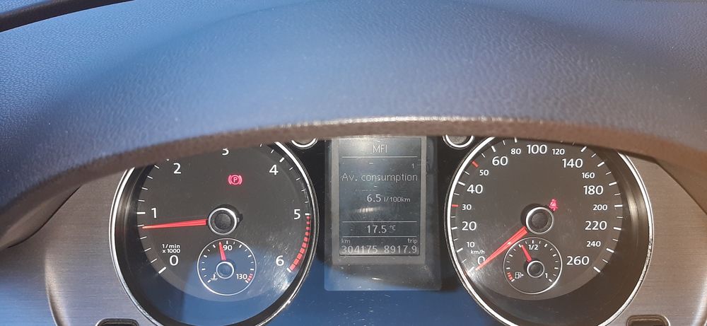 Vând wv passat b7, model 2013, motor2000,culoare Maro, interior piele Crem, cutie manuala 6 Trepte, 300000Km reali, unic Proprietar