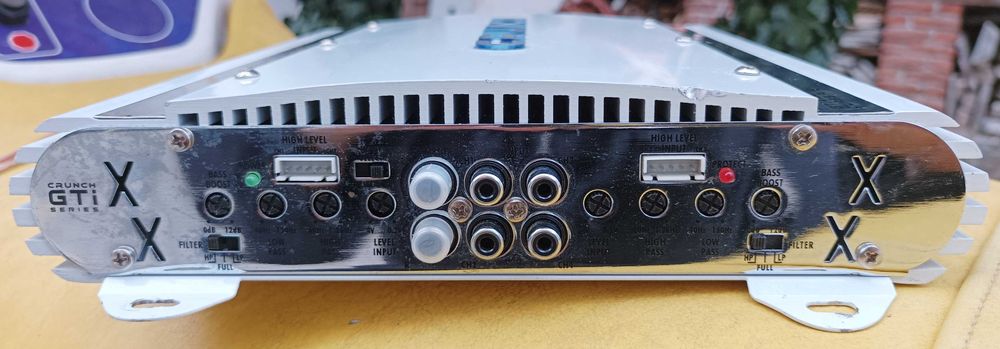 4 канален усилвател CRUNCH