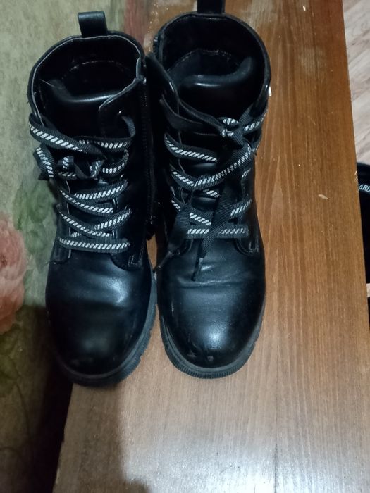 Продам весенние ботинки