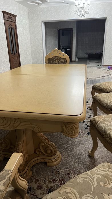 Стол со стульями