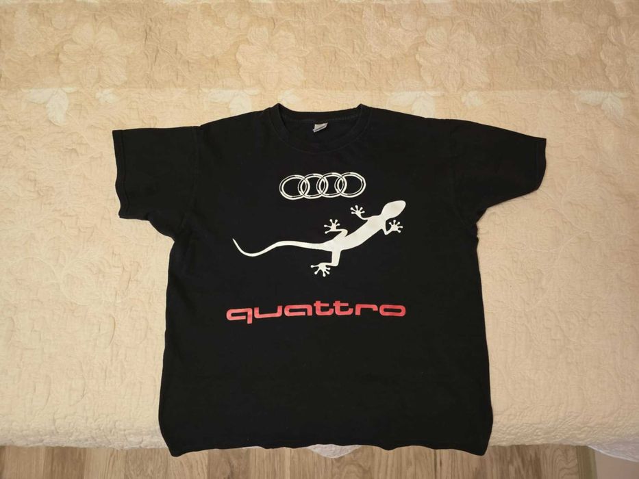 Комплект къси гащи и тениска на Ауди