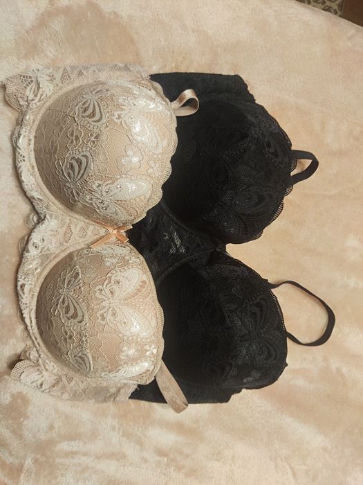 Чисти нови сутиени 85D