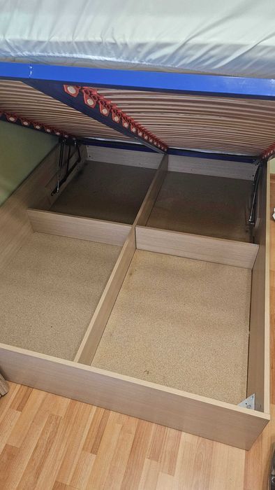 Спалня 140/190 с матрак Magniflex и 2 бр нощни шкафчета