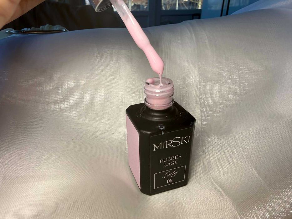 Гел лакове и бази