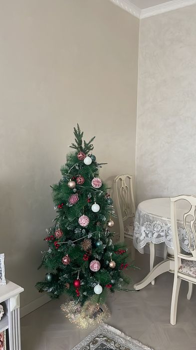 Продам  красивую ёлку