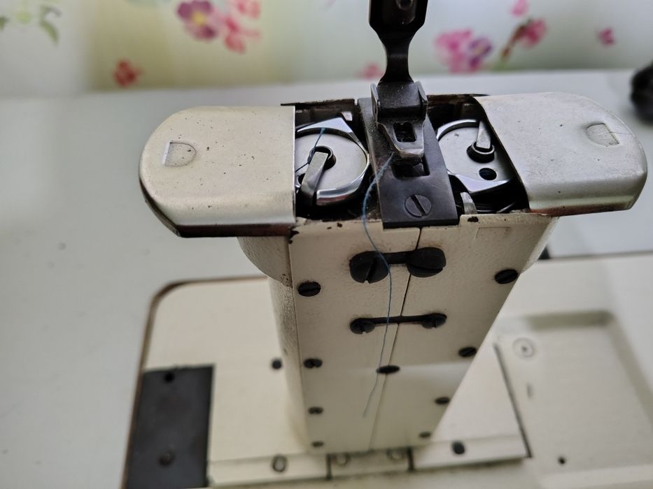 Колонковая швейная машина