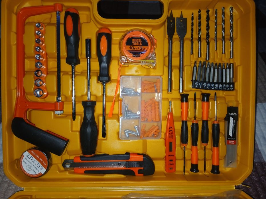 Ударный шуруповерт с набором из 54 инструментов