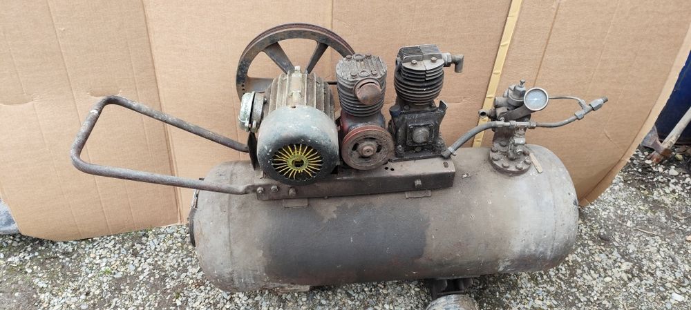 Compresor aer romanesc