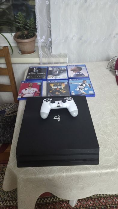 Продам Playstation 4 Pro