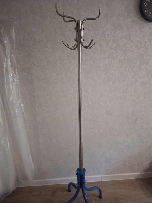 Продам вешалку цена 3000